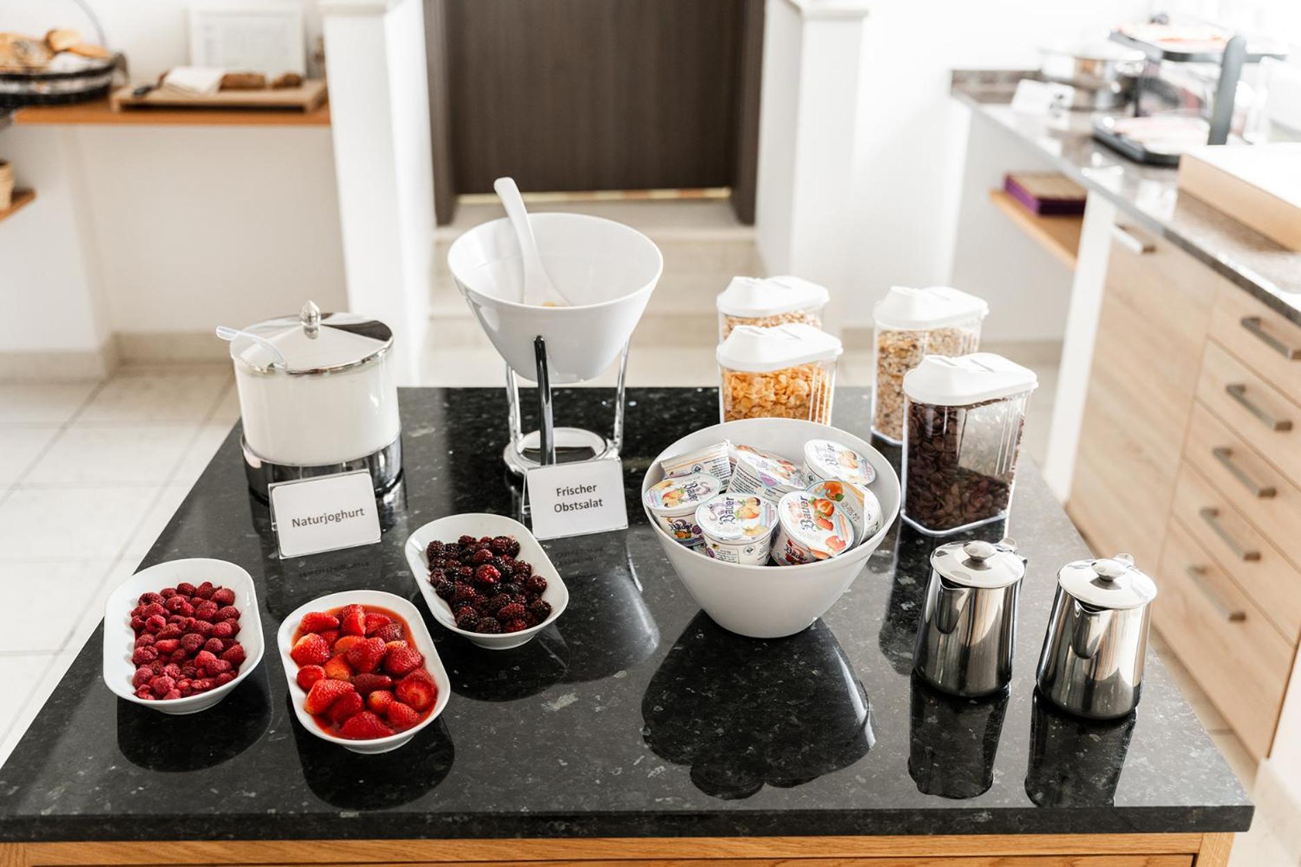 Hotel Vier Jahreszeiten An Der Therme & Kliniken Bad Krozingen Naehe Freiburg & Schwarzwald Ideal Fuer Wellness Kur & Business Ausfluege 24H Check In- Wlan & Parken Gratis Εξωτερικό φωτογραφία