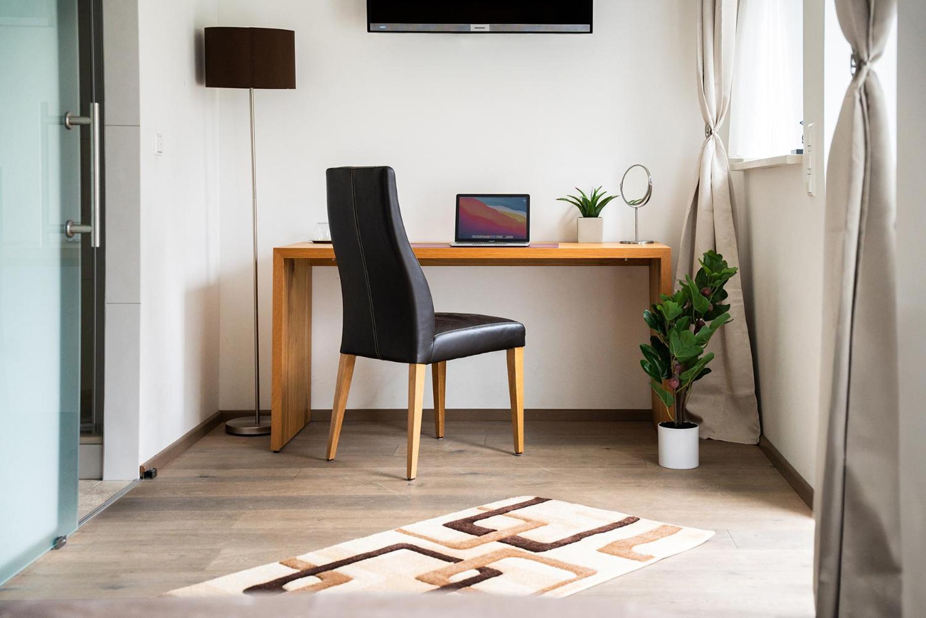 Hotel Vier Jahreszeiten An Der Therme & Kliniken Bad Krozingen Naehe Freiburg & Schwarzwald Ideal Fuer Wellness Kur & Business Ausfluege 24H Check In- Wlan & Parken Gratis Εξωτερικό φωτογραφία