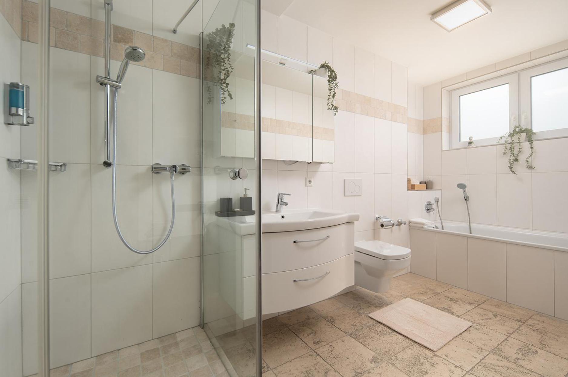 Hotel Vier Jahreszeiten An Der Therme & Kliniken Bad Krozingen Naehe Freiburg & Schwarzwald Ideal Fuer Wellness Kur & Business Ausfluege 24H Check In- Wlan & Parken Gratis Εξωτερικό φωτογραφία